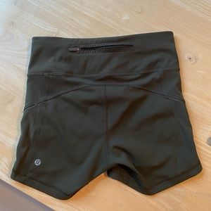 Lululemon shorts size 6